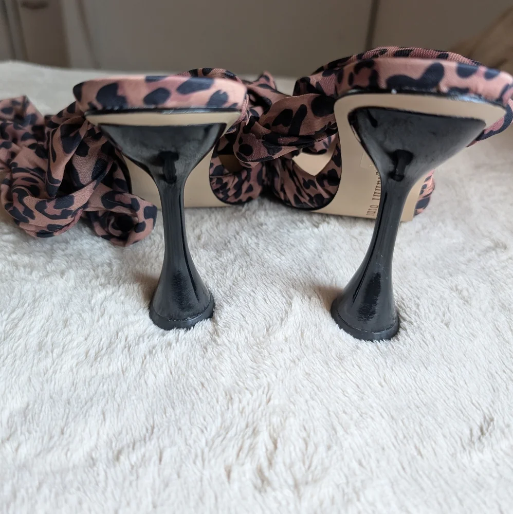 Gianni Bini Henzlee Leopard Print Chiffon Wrap-Up Shoes Size 8